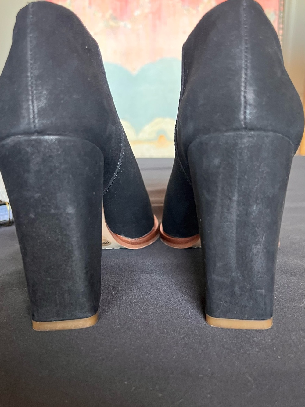 Vince Camuto Suede Cut Out High Heel Pump Sz 6.5 - Picture 13 of 13